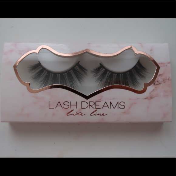 False Lashes - Picture 1 of 3